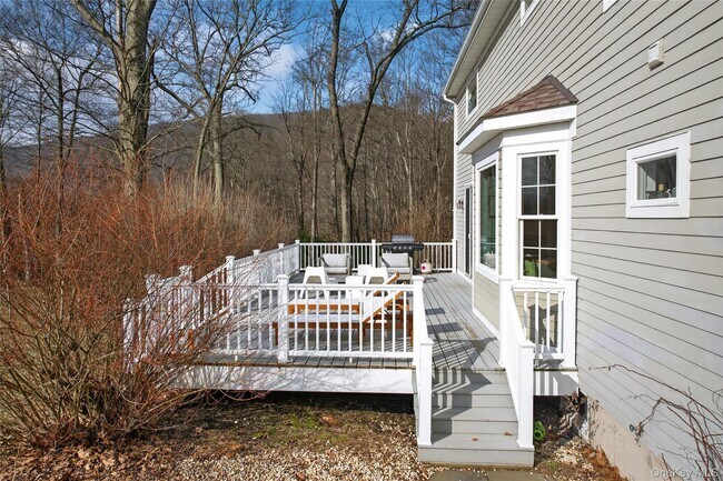 Building Photo - 231 Lake Rd