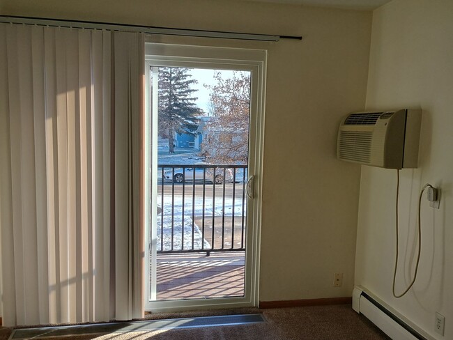 Building Photo - 2 Bedroom 1 Bathroom Owatonna 1 Month Free...