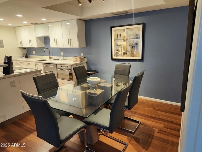 Building Photo - 7557 N Dreamy Draw Dr