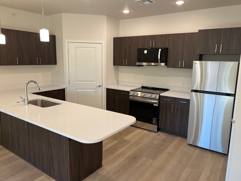 Building Photo - Mountain View Apartments