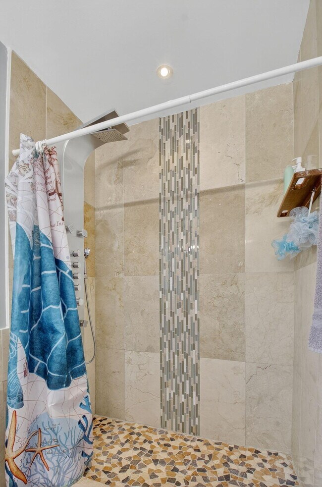 Building Photo - 6701 Hillside Ln