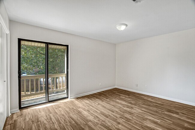 Building Photo - 2 Bedroom 2 Bath TOTALLY Renovated Maumelle Condo