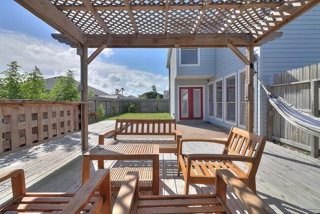 Building Photo - 13809 Suntan Ave
