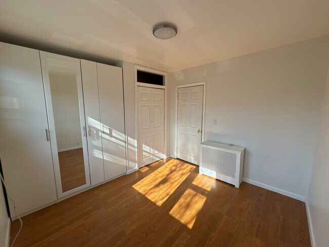 Primary Photo - 110 Grace St