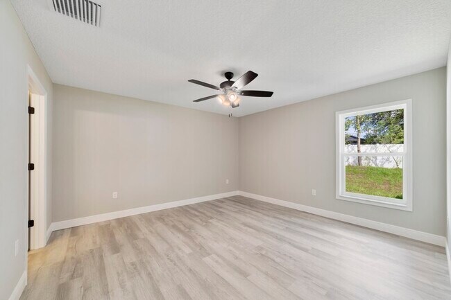 Building Photo - 661 W Bancroft Dr