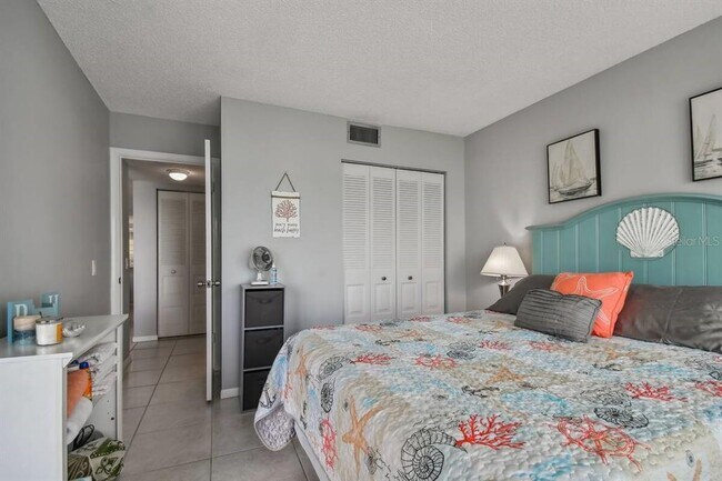 Building Photo - 6177 Sun Blvd