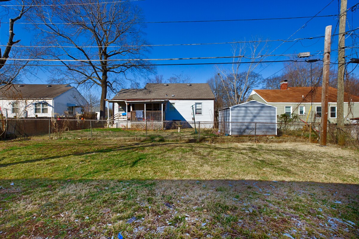 Building Photo - 2206 Walnut St SW