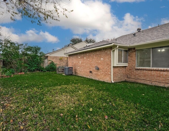 Building Photo - 2011 Creek Valley Ln