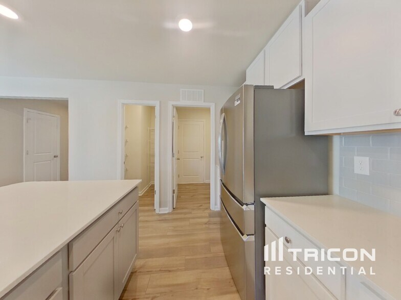 Building Photo - 2153 Trollinger Dr