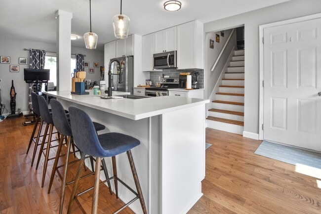 Building Photo - Pet Friendly Three Bedroom with Bonus!