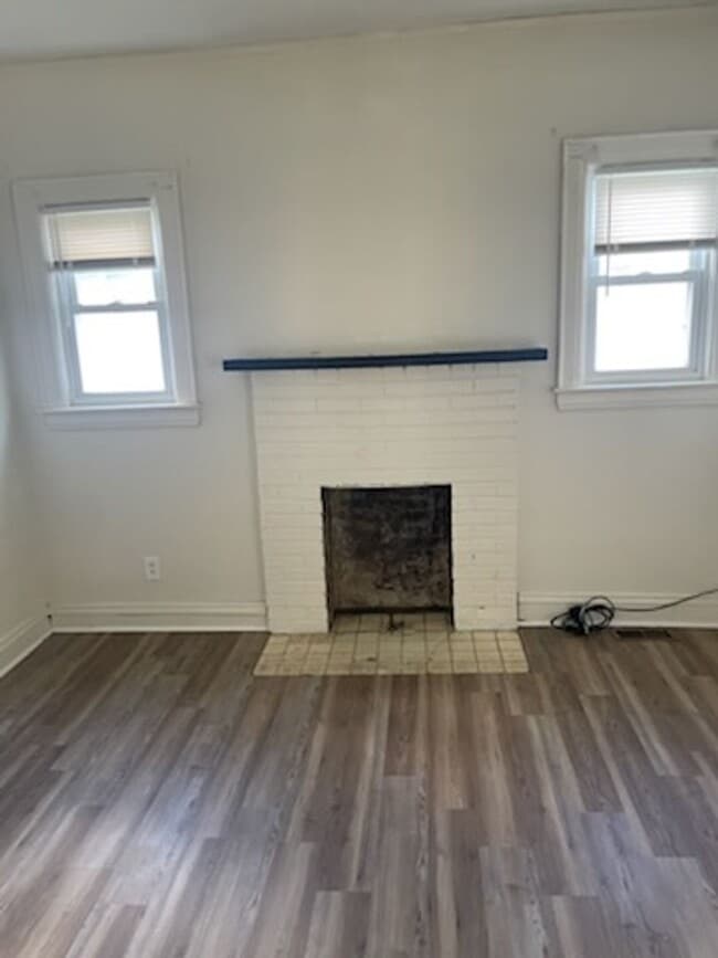 Building Photo - Newly Renovated Two Bedroom Home on Washin...