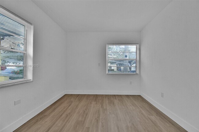 Building Photo - 1900 Calais Dr