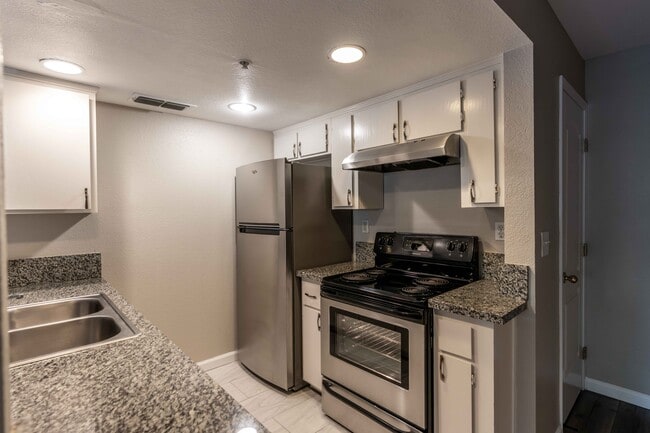 Kitchen - 3739 Black Eagle Dr