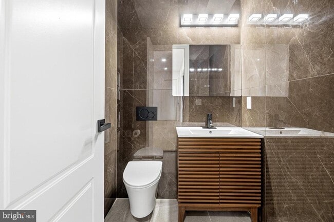 Building Photo - 321 S 3rd St