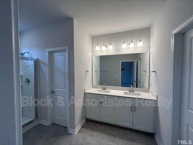 Building Photo - 29 Verona Dr