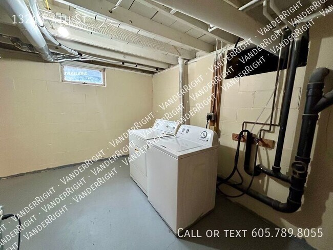 Building Photo - 1324 E 4th St