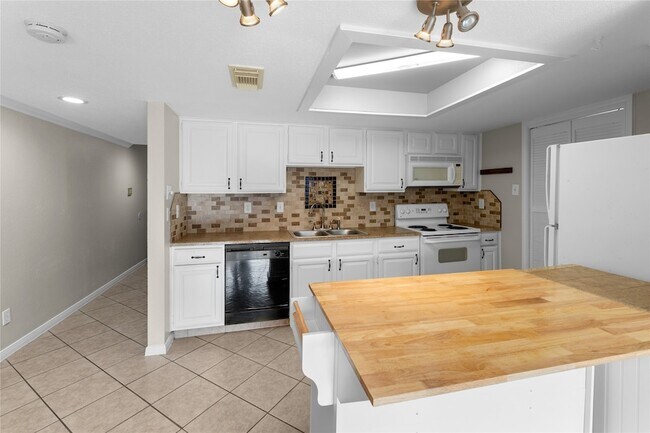 Building Photo - 3663 E NASA Pkwy