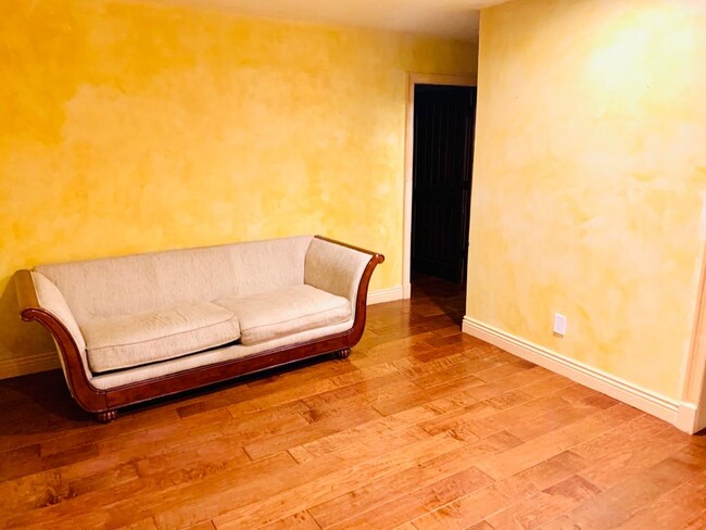 Step down dining area - 19536 Eric Dr