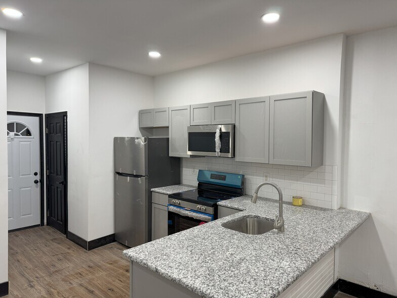 Building Photo - 919 S 50th St