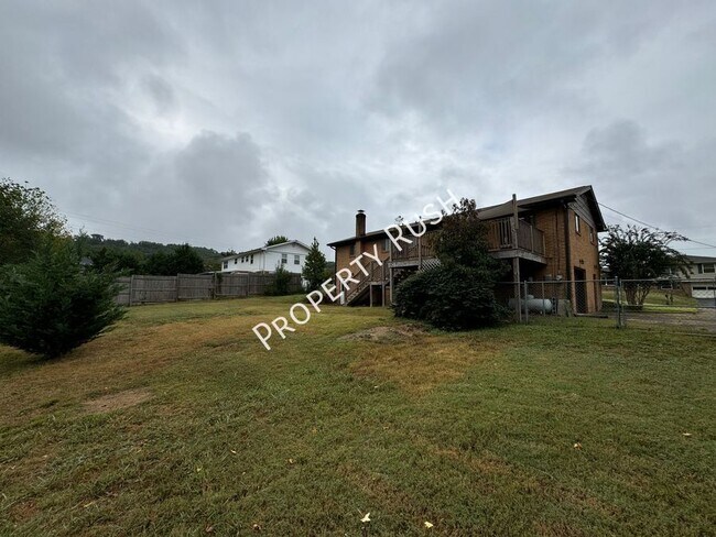 Building Photo - 2307 Arroyo Dr