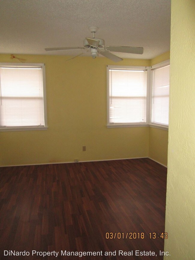 Building Photo - 66 Lucky Dr Front