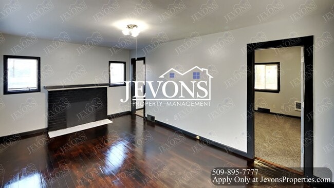 Building Photo - Coming soon - Spacious 3-Bedroom Home in Yakima with Fenced Yard & Driveway Parking