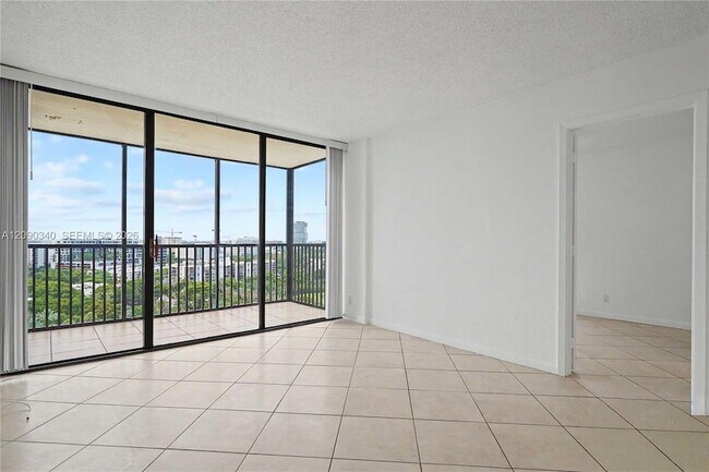 Building Photo - 20335 W Country Club Dr