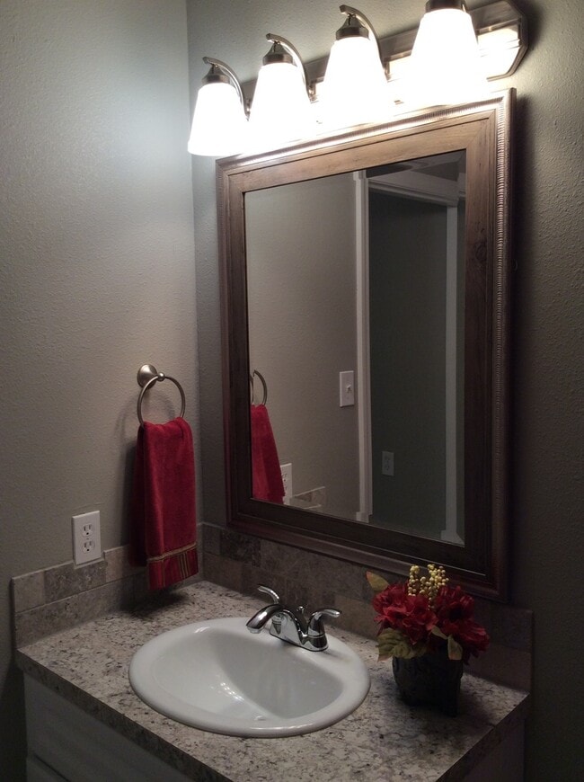 Building Photo - GREAT COLLEGE PROPERTY--PRE-LEASING FOR AUGUST! Completely Updated! 3 bedroom/2 bath Close to TTU...