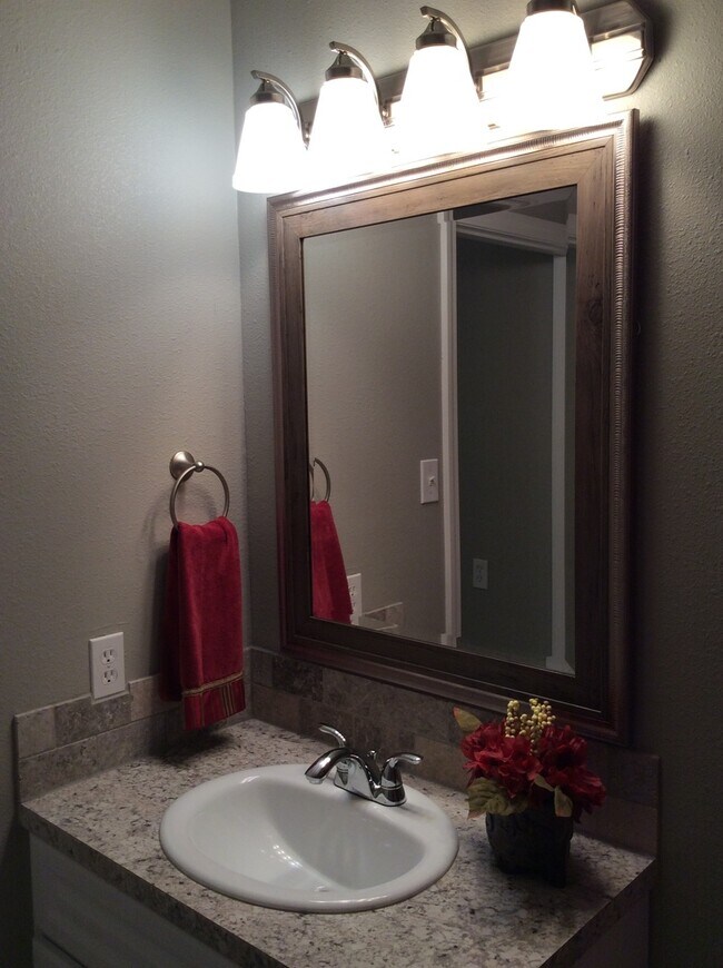 Building Photo - PRE-LEASING FOR AUGUST! 3 Bed/2 Bath Home Near TTU, LCU, and Medical District