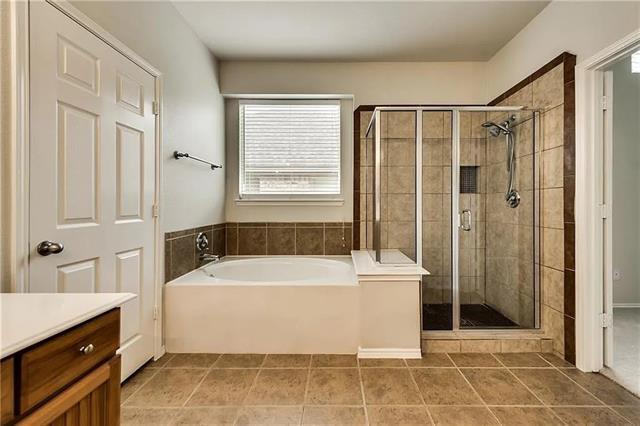Building Photo - 9304 Regal Oaks Dr