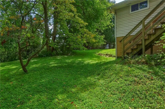 Building Photo - 194 Woodridge Dr