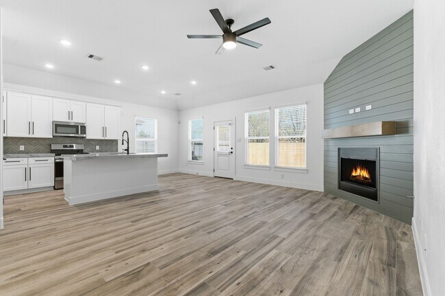 Building Photo - 5227 Sunshine Point