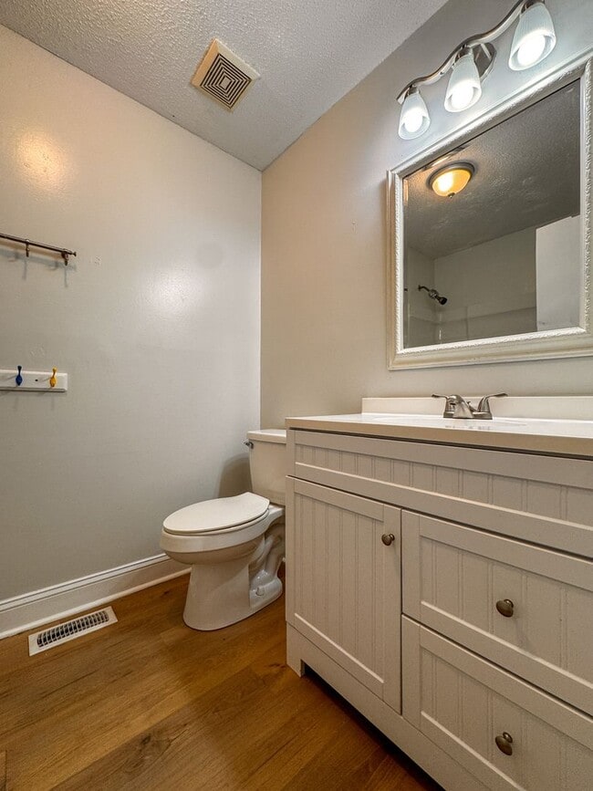 Building Photo - Stylish 3 Bed 2 Bath Home in Jack Britt