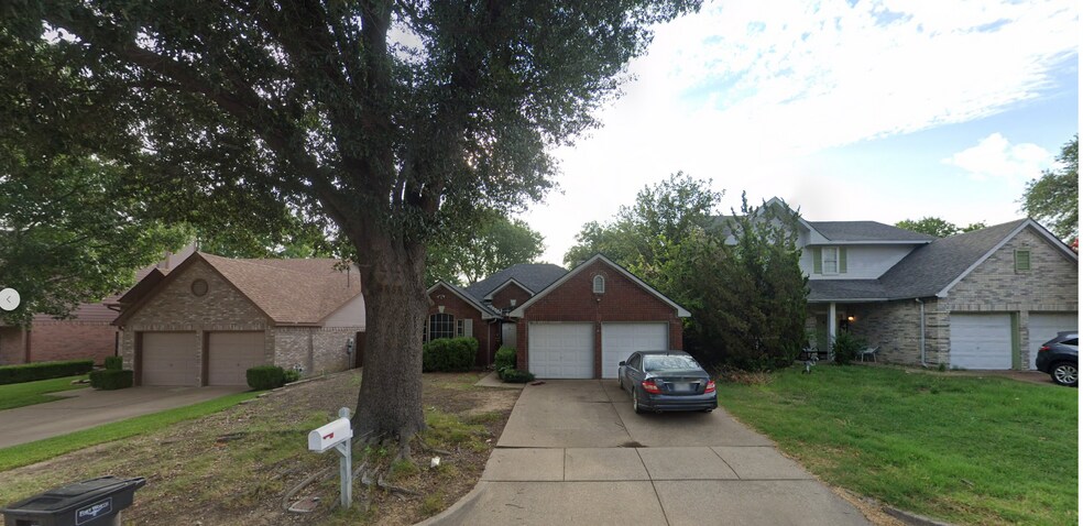 Primary Photo - 7440 Blackthorn Dr