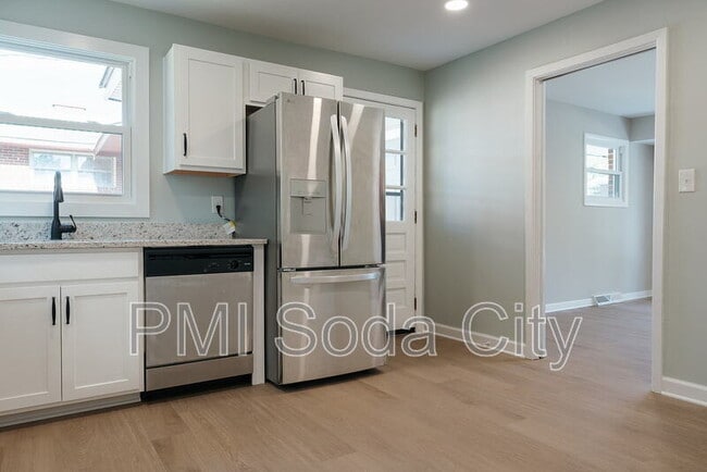 Building Photo - 2401 Truax Ln