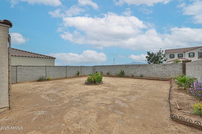 Building Photo - 509 E Elm Ln