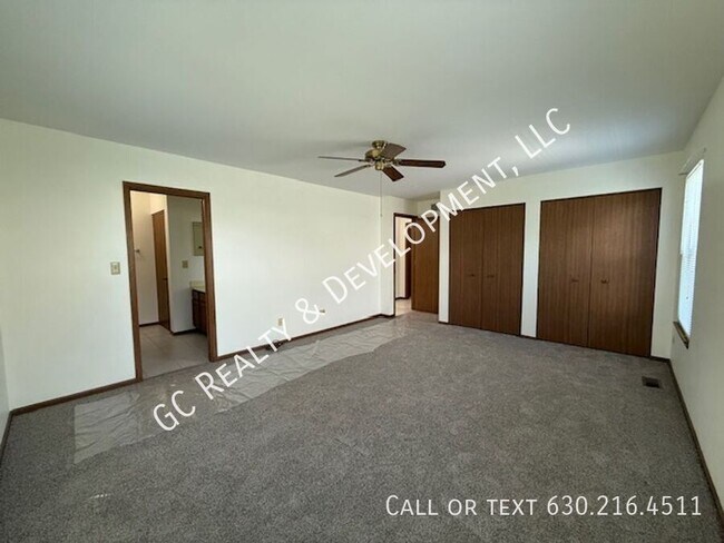 Building Photo - 735 Grandview Dr