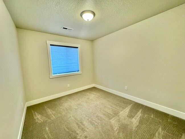 Building Photo - What Beauty! Live with serenity ~ Short distance to the heart of hazel Dell