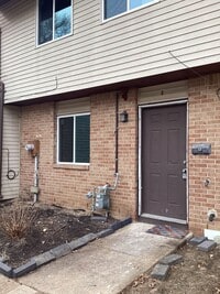 Building Photo - Three bedroom Townhouse  ready to rent