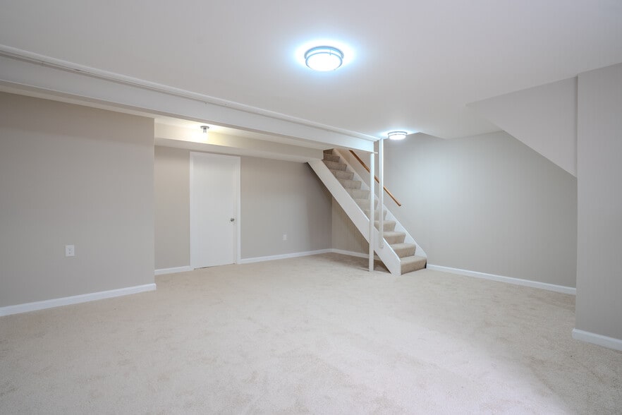 Building Photo - 8505 Castlemill Cir