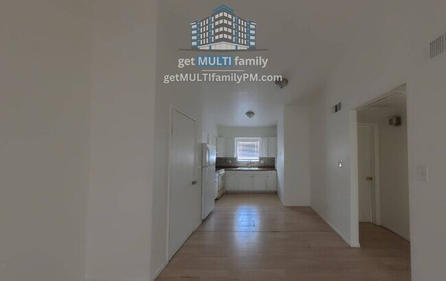 Building Photo - 327 E Vine Cir
