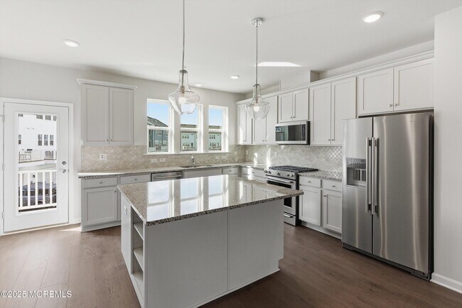 Building Photo - 12 Barton Ave