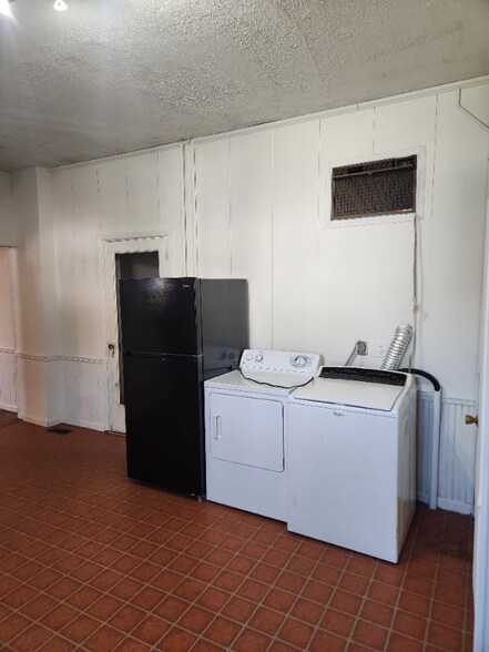 Building Photo - 459 Cherry St