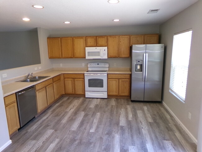 Building Photo - 3520 Warren Farm Ct