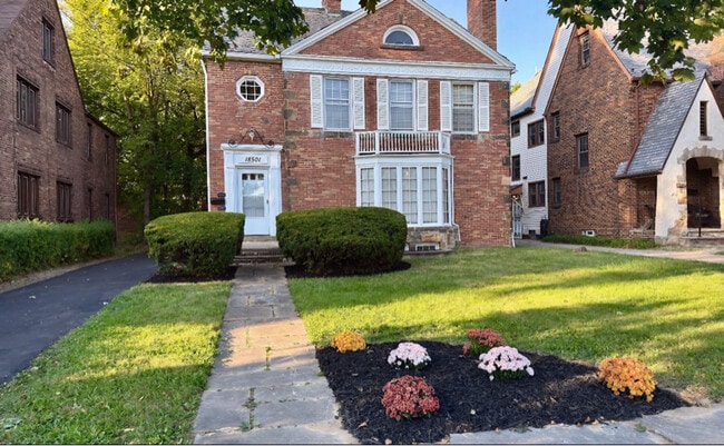 Building Photo - 18501 Newell Rd