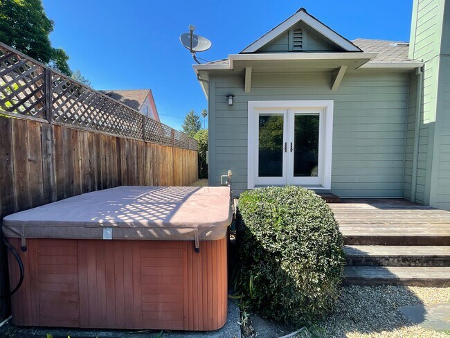 Building Photo - Charming Home on Cul-de-Sac w/Jacuzzi, Fireplace, Garage || Minutes from Downtown Napa!
