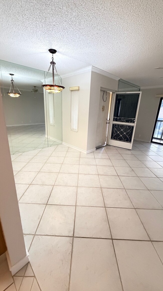 Building Photo - 802 Sky Pine Way