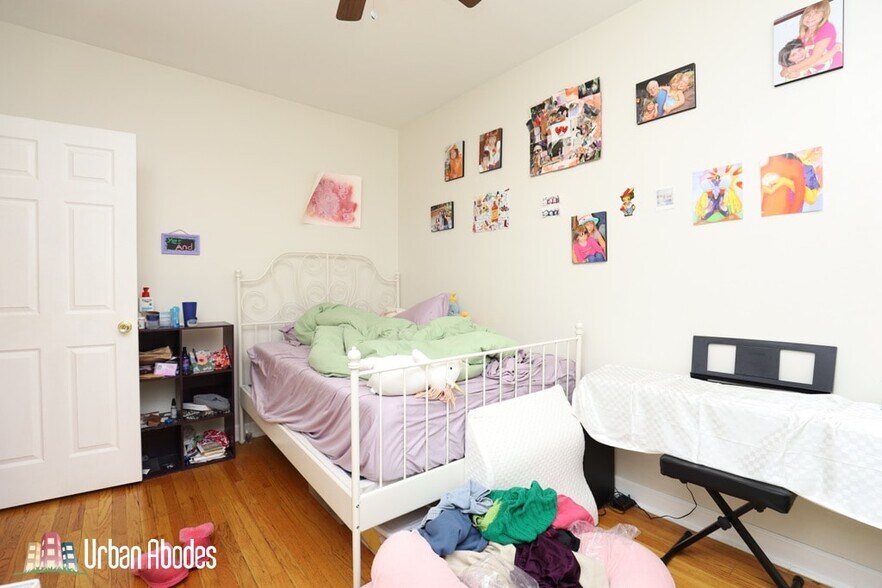 Building Photo - 730 W Roscoe St