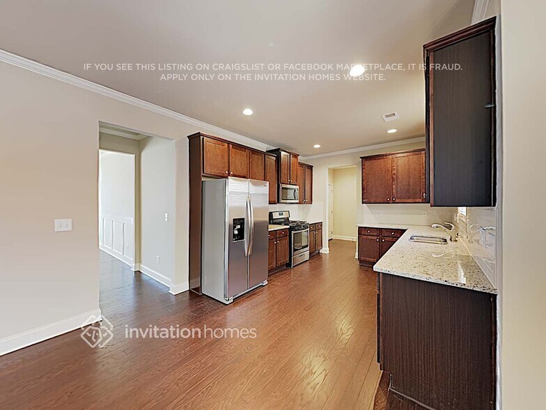 Building Photo - 1670 Riverpark Dr SE