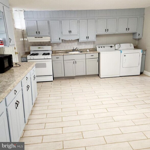 Building Photo - 3906 Erdman Ave